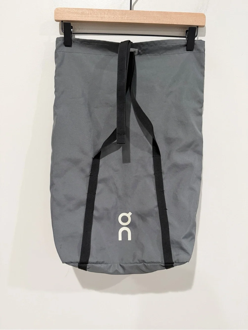 ON RUNNING Ambassador Pack Gray Run Travel Athleisure Sporty